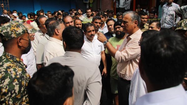 ಬೆಂಗಳೂರಿನ ಈ ಭಾಗದ ಅನಧಿಕೃತ ಕಟ್ಟಡಗಳಿಗೆ ತಕ್ಷಣವೇ ವಿದ್ಯುತ್ ಸಂಪರ್ಕ ಕಡಿತ: ಮಹೇಶ್ವರ್ ರಾವ್