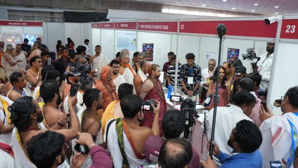 ವಿಜ್ಞಾನದ ಕಣ್ಣಲ್ಲಿ ವೇದಾಂತದ ದರ್ಶನ: ಜನಮನ ಗೆದ್ದ 'ದಕ್ಷಿಣಾಸ್ಯ ದರ್ಶಿನಿ'ಗೆ ಅದ್ಧೂರಿ ತೆರೆ