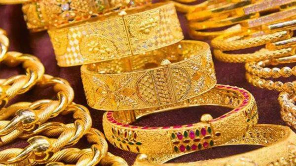 ಮನೆಯಲ್ಲಿಯೇ ನಿಮ್ಮ ಒಡವೆಗಳನ್ನು ಹೊಸದರಂತೆ ಹೊಳೆಯುವಂತೆ ಮಾಡಲು ಈ 5 ಸರಳ ಟಿಪ್ಸ್ ಪಾಲಿಸಿ