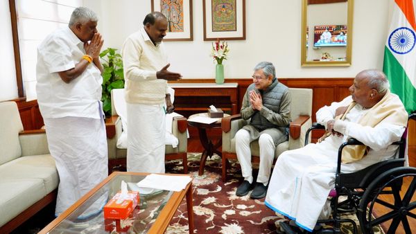 ಹಾಸನಕ್ಕೆ ಡಬಲ್ ಧಮಾಕ: ಮೆಗಾ ಡೇರಿಗೆ 150 ಕೋಟಿ ರೂ. ಬಂಪರ್ ಕೊಡುಗೆ, ರೈಲು ನಿಲ್ದಾಣಗಳಿಗೆ ಹೈಟೆಕ್ ಸ್ಪರ್ಶ