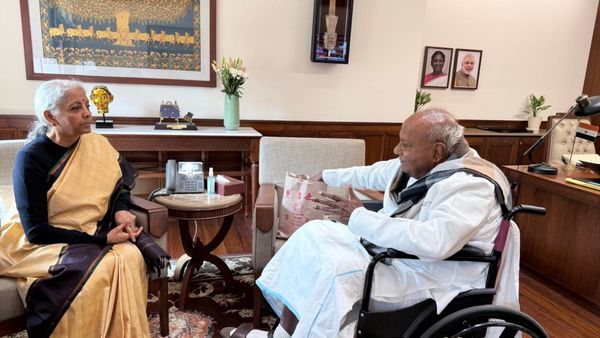 ನಿರ್ಮಲಾ ಸೀತಾರಾಮನ್ ಭೇಟಿಯಾದ ಎಚ್.ಡಿ. ದೇವೇಗೌಡರು: ಹಲಸು, ಹುಣಸೆ, ನೇರಳೆ ಮಂಡಳಿ ಸ್ಥಾಪನೆಗೆ ವಿಶೇಷ ಮನವಿ