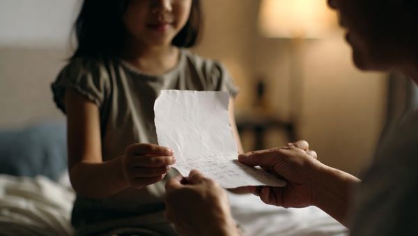 ಮಕ್ಕಳು ಬರೆದ ಲವ್ ಲೆಟರ್ ಸಿಕ್ಕರೆ ಅಪ್ಪ-ಅಮ್ಮ ಮಾಡಬೇಕಾದ್ದು ಇಷ್ಟೇ