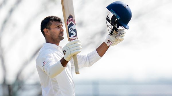 ರಣಜಿ ಟ್ರೋಫಿ: ಮಯಾಂಕ್‌ ಅಗರ್ವಾಲ್‌ ಶತಕ ಸಿಡಿಸಿದರೂ ಸಂಕಷ್ಟದಲ್ಲಿ ಕರ್ನಾಟಕ ತಂಡ