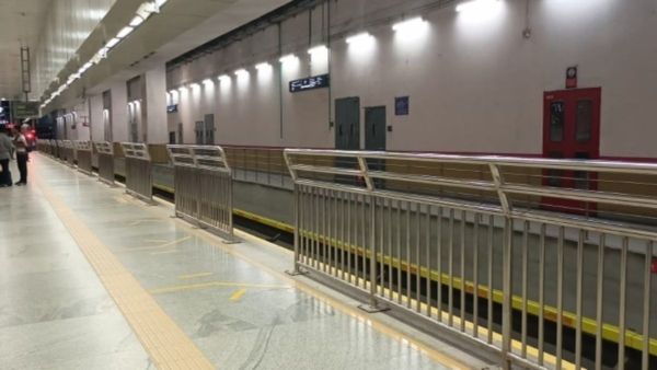 Namma Metro Safety: ಪ್ರಯಾಣಿಕರ ಸುರಕ್ಷತೆಗಾಗಿ ಮತ್ತೆ 3 ನಿಲ್ದಾಣಗಳಲ್ಲಿ ಬ್ಯಾರಿಕೇಡ್ ಅಳವಡಿಕೆ, ಎಲ್ಲೆಲ್ಲಿ?