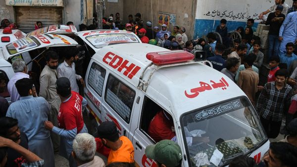 ಪಾಕಿಸ್ತಾನದ ಕರಾಚಿ ದುರಂತಕ್ಕೆ ಮಕ್ಕಳು ಸೇರಿ 16 ಜನ ಬಲಿ, ಅನುಮಾನ ಮೂಡಿಸಿದ ಘಟನೆ | Pakistan Military