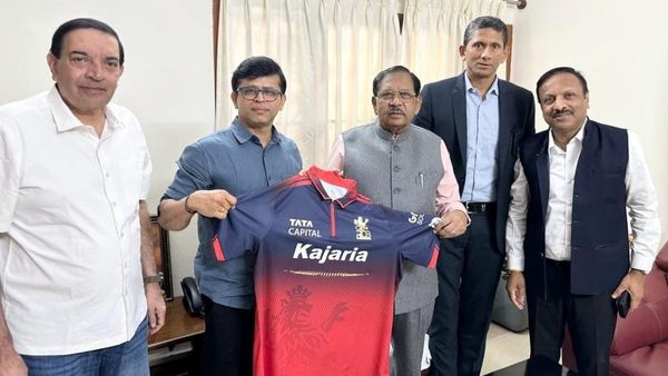 RCB: ಬೆಂಗಳೂರಲ್ಲೇ ಆರ್‌ಸಿಬಿ ಮ್ಯಾಚ್? ಕೆಎಸ್‌ಸಿಎ ನಿಯೋಗ ಭೇಟಿ, ಫೆ.12ರಂದು ಮಹತ್ವದ ಸಭೆ: ಜಿ.ಪರಮೇಶ್ವರ ಹೇಳಿದ್ದೇನು?