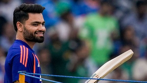 ಗ್ಯಾಸ್ ಸಿಲಿಂಡರ್ ಹೊರುತ್ತಿದ್ದ ಕೈಗಳಿಗೆ 28 ಕೋಟಿಯ ಆಸರೆ: ಬಡವರ ಪಾಲಿನ ಹೀರೋ ರಿಂಕು ಸಿಂಗ್ ಬೆಳೆದು ಬಂದ ಹಾದಿ