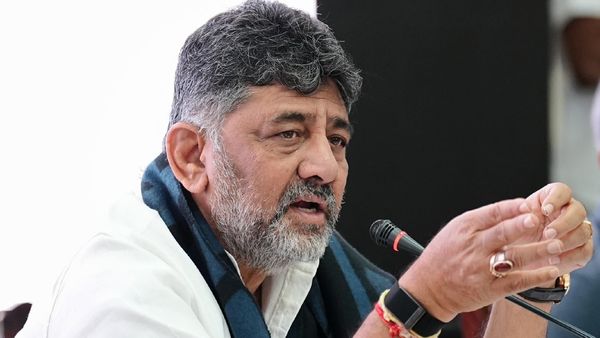 ಬೆಂಗಳೂರಲ್ಲಿ 'ಹೊಸ ಪಾದಚಾರಿ ನೀತಿ': ನೋಂದಣಿ ಆಗದವರ ವ್ಯಾಪಾರಕ್ಕಿಲ್ಲ ಅವಕಾಶ: ಡಿಕೆ ಶಿವಕುಮಾರ್