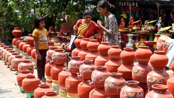 Clay Pot: ಮಣ್ಣಿನ ಮಡಕೆ ನೀರು ಕುಡಿಯುತ್ತೀರಾ? ಈ ಲಾಭಗಳನ್ನು ತಿಳಿದರೆ ಆಶ್ಚರ್ಯಪಡುವಿರಿ