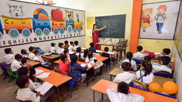 Karnataka School Fee: ಪ್ರೈವೇಟ್ ಸ್ಕೂಲ್ ಫೀ ಮತ್ತೆ ದುಬಾರಿ: ಶುಲ್ಕ ಹೆಚ್ಚಿಸಲು ಸಜ್ಜಾದ ಖಾಸಗಿ ಶಾಲೆಗಳು, ಪೋಷಕರಲ್ಲಿ ಆತಂಕ