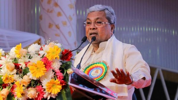 ದುಬೈನಲ್ಲಿ ಬಳ್ಳಾರಿಯ 32 ಮಂದಿ ಅತಂತ್ರ: ಮರಳಿ ಕರೆತರಲು, ಸಹಾಯವಾಣಿ ಆರಂಭಿಸಲು ಸಿದ್ದರಾಮಯ್ಯ ಸೂಚನೆ