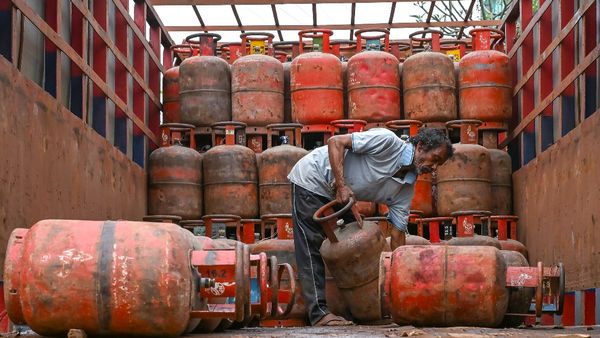 LPG New Rule: ಎಲ್‌ಪಿಜಿ ಹೊಸ ನಿಯಮ: ಪಿಎನ್‌ಜಿ ಸಂಪರ್ಕ ಇದ್ದರೆ ಇನ್ನು ಮುಂದೆ ಸಿಲಿಂಡರ್ ಸಿಗಲ್ಲ