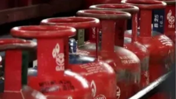 LPG Price: ಎಲ್‌ಪಿಜಿ ಗ್ಯಾಸ್‌ ಸಿಲಿಂಡರ್ ದರದಲ್ಲಿ ಭಾರೀ ಏರಿಕೆ: ಇಲ್ಲಿದೆ ಮಾರ್ಚ್‌ 1ರ ದರಪಟ್ಟಿ