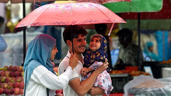 Karnataka Rain: ಬೆಂಗಳೂರು ಸೇರಿ 18 ಜಿಲ್ಲೆಗಳಲ್ಲಿ ನಾಳೆವರೆಗೆ ಗುಡುಗು ಸಹಿತ ಮಳೆ ಸಾಧ್ಯತೆ