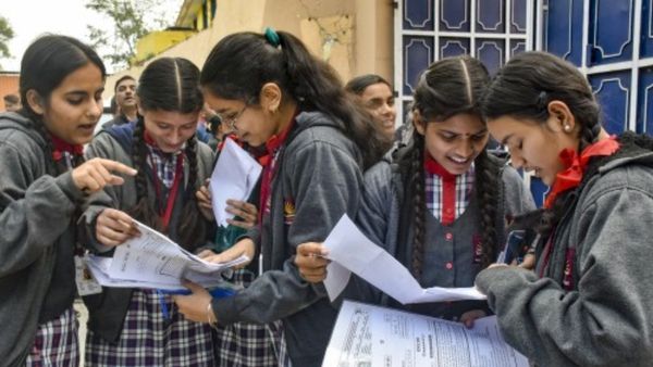 SSLC ಪರೀಕ್ಷೆ 2026: ಪರೀಕ್ಷಾ ಹಾಲ್‌ಗೆ ಹೋಗುವ ಮುನ್ನ ನಿಮ್ಮ ಕೈಯಲ್ಲಿ ಈ ವಸ್ತುಗಳಿವೆಯಾ? ಒಮ್ಮೆ ಚೆಕ್ ಮಾಡಿಕೊಳ್ಳಿ