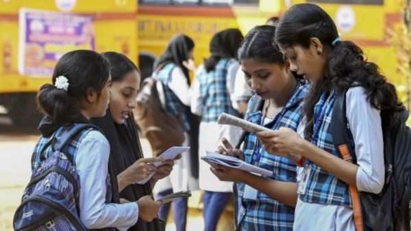 SSLC ಇಂಗ್ಲೀಷ್‌ ಪರೀಕ್ಷೆ ಮುಕ್ತಾಯ: ಪೇಪರ್ ಹೇಗಿತ್ತು, ವಿದ್ಯಾರ್ಥಿಗಳು ಹಾಗೂ ಶಿಕ್ಷಕರು ಏನಂತಾರೆ? ಇಲ್ಲಿದೆ ವಿಶ್ಲೇಷಣೆ