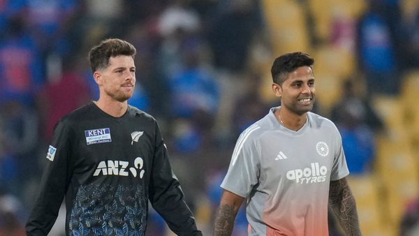 Suryakumar Yadav: ಮೀಟರ್ ಇದ್ರೆ ಮೈದಾನದಲ್ಲಿ ಅಭಿಮಾನಿಗಳ ಬಾಯಿ ಮುಚ್ಚಿಸಿ: ಮಿಚೆಲ್ ಸ್ಯಾಂಟ್ನರ್‌ಗೆ ಸೂರ್ಯ ಸವಾಲು 