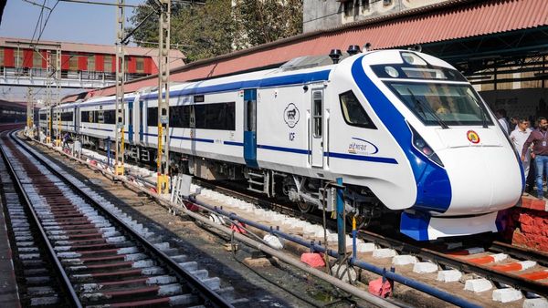 Vande Bharat Express: ಬೆಂಗಳೂರು-ಕಲಬುರಗಿ ಸೇರಿದಂತೆ 4 ರೈಲುಗಳ ವೇಳಾಪಟ್ಟಿ ಪರಿಷ್ಕರಣೆ