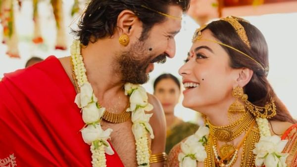 Vijay Deverakonda: ಹುಟ್ಟೂರಿನ ಶಾಲಾ ಮಕ್ಕಳಿಗೆ ವಿದ್ಯಾರ್ಥಿವೇತನ ಘೋಷಿಸಿದ ವಿಜಯ್ ದೇವರಕೊಂಡ: ಬೆಂಬಲಕ್ಕೆ ನಿಂತ ರಶ್ಮಿಕಾ 