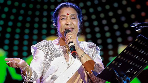 Asha Bhosle: ಖ್ಯಾತ ಗಾಯಕಿ ಆಶಾ ಭೋಸ್ಲೆ ಅವರಿಗೆ ಹೃದಯಾಘಾತ: ಮುಂಬೈ ಆಸ್ಪತ್ರೆಗೆ ದಾಖಲು