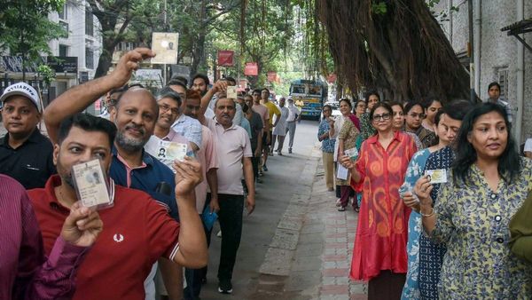 West Bengal Election: ಪಶ್ಚಿಮ ಬಂಗಾಳ ಚುನಾವಣೆ: 5 ಗಂಟೆಗೆ ಶೇ 90ರಷ್ಟು ದಾಖಲೆಯ ಮತದಾನ, ಮತಗಟ್ಟೆಗಳತ್ತ ಹರಿದುಬಂದ ಜನಸಾಗರ