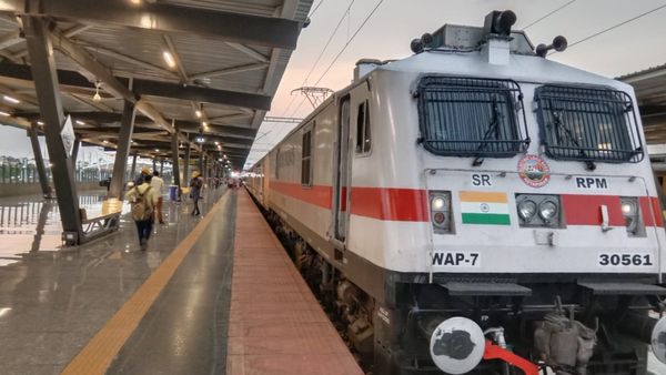 ಬೆಂಗಳೂರು-ವಿಜಯಪುರ ಎಕ್ಸ್‌ಪ್ರೆಸ್‌ ರೈಲು ಸೇವೆ: ಸಂಚಾರ ಸಮಯ 10ಗಂಟೆ ಇಳಿಕೆಗೆ ಎಂಬಿ ಪಾಟೀಲ ಆಗ್ರಹ