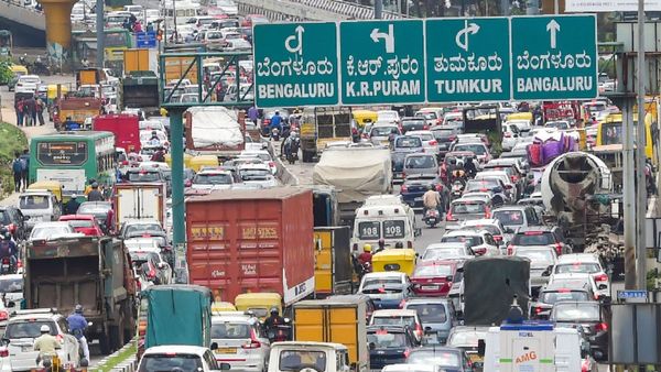 Bengaluru Airport: ಬೆಂಗಳೂರು ಏರ್‌ಪೋರ್ಟ್ ರಾಷ್ಟ್ರೀಯ ಹೆದ್ದಾರಿ ಮಾರ್ಗದ ಸ್ವಚ್ಛತೆ ಮುಂದಾದ ಜಿಬಿಎ