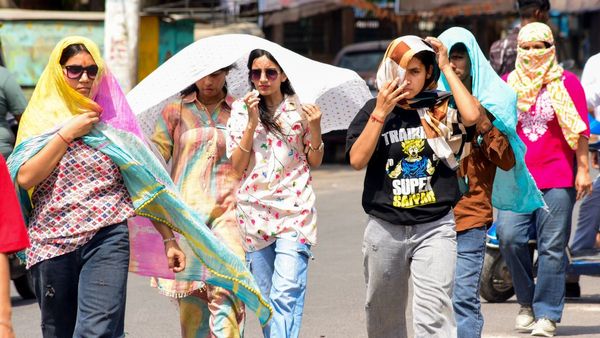 ರಾಜ್ಯಾದ್ಯಂತ ಸೂರ್ಯ ತಾಂಡವ, ಬಿಸಿಲ ಝಳಕ್ಕೆ ಕರುನಾಡು ತತ್ತರ - ಕೆಲವು ಜಿಲ್ಲೆಗಳಿಗೆ ಆಗಲಿದೆ ಮಳೆಯ ಸಿಂಚನ