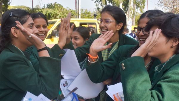 SSLC Result: ತೃತೀಯ ಭಾಷೆಗೆ ಗ್ರೇಡ್ ಬದಲು ಅಂಕ ಫಿಕ್ಸ್: ವಿದ್ಯಾರ್ಥಿಗಳಿಂದ ಗ್ರೇಸ್‌ ಮಾರ್ಕ್ಸ್‌ಗೆ ಡಿಮ್ಯಾಂಡ್