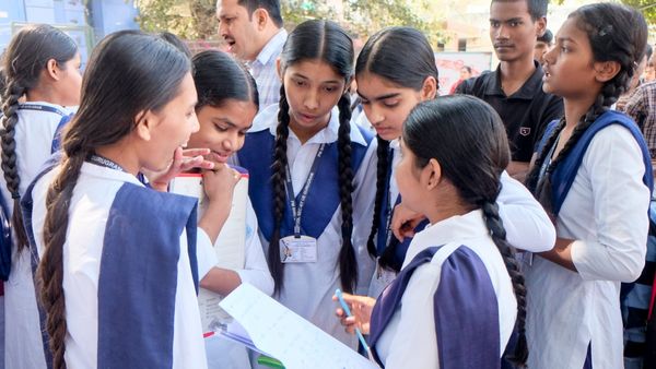 2025ರ ದ್ವಿತೀಯ PUC ಪರೀಕ್ಷೆಯಲ್ಲಿ ವಿಜ್ಞಾನ, ವಾಣಿಜ್ಯ, ಕಲಾ ವಿಭಾಗದಲ್ಲಿ ಮಿಂಚಿದ ಪ್ರತಿಭೆಗಳು; ಇಲ್ಲಿದೆ ಟಾಪರ್‌ಗಳ ಪಟ್ಟಿ