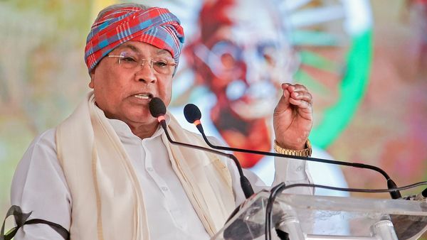 ಅಸ್ತಿತ್ವಕ್ಕಾಗಿ ಬಿಜೆಪಿ ಸೇರ್ಪಡೆ: ವಿರೋಧ ಪಕ್ಷಗಳ ಮೇಲೆ ಸಿದ್ದರಾಮಯ್ಯರ ಕಿಡಿ