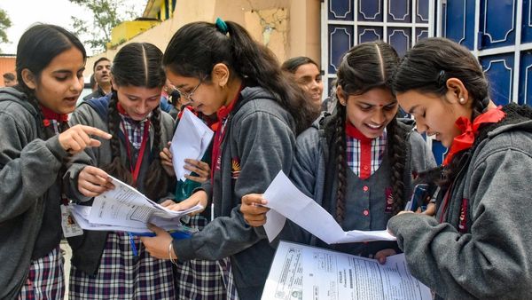SSLC ಫಲಿತಾಂಶ 2025: ಶೇ. 62.34ರಷ್ಟು ವಿದ್ಯಾರ್ಥಿಗಳು ಪಾಸ್, ದಕ್ಷಿಣ ಕನ್ನಡವೇ ನಂಬರ್ 1
