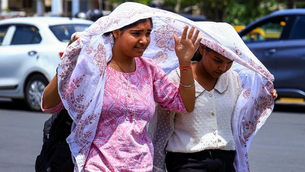 Karnataka Weather: ರಾಜ್ಯದಲ್ಲಿ ಮುಂದುವರಿದ ಬಿಸಿಲ ಬೇಗೆ: ಹಲವೆಡೆ ಮಳೆ ಮುನ್ಸೂಚನೆ, ಕಲಬುರಗಿಯಲ್ಲಿ 42 ಡಿಗ್ರಿ ತಾಪಮಾನ ದಾಖಲು