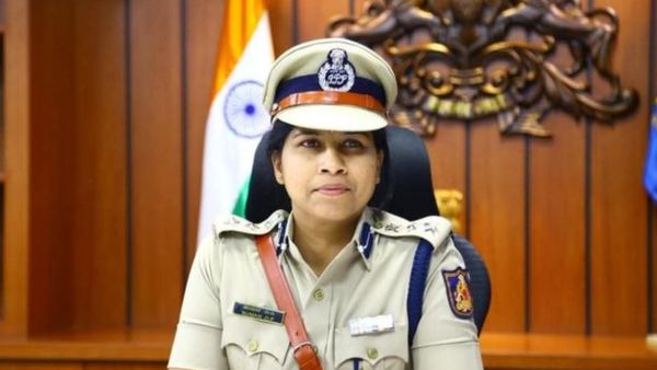 ಪಡಿತರ ಅಕ್ಕಿ ಕಳ್ಳ ಸಾಗಾಣೆದಾರರಿಂದ 3 ಲಕ್ಷ ರೂ. ವಸೂಲಿ; ತನ್ನ ಗನ್ ಮ್ಯಾನ್ ಅನ್ನೇ ಒದ್ದು ಒಳಗೆ ಹಾಕಿ ಎಂದ ಬಳ್ಳಾರಿ ಎಸ್‌ಪಿ