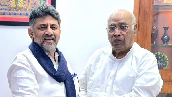 ಸಿಎಂ ಡಿಕೆ ಶಿವಕುಮಾರ್ ಜೊತೆ ಎಷ್ಟು ಸಚಿವರು ಪದಗ್ರಹಣ? ಕೆಪಿಸಿಸಿ ಅಧ್ಯಕ್ಷರು ಯಾರಾಗ್ತಾರೆ? ಇಲ್ಲಿದೆ ಮಾಹಿತಿ
