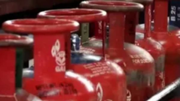 LPG Gas: ಕೇವಲ ಎರಡು ತಿಂಗಳಲ್ಲಿ 3 ಬಾರಿ ಎಲ್‌ಪಿಜಿ ದರ ಏರಿಕೆ; ಬೆಂಗಳೂರು ಹೋಟೆಲ್ ಉದ್ಯಮಕ್ಕೆ ಹೊಡೆತ