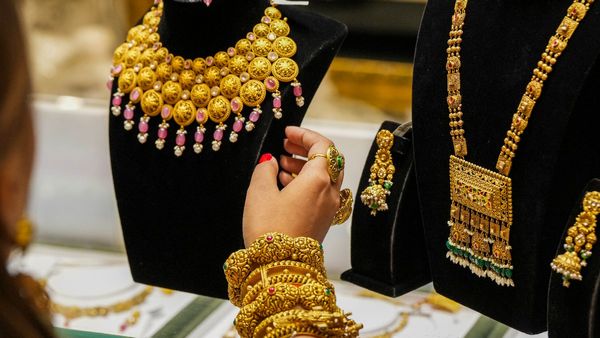 Gold Rate Today: ಬೆಂಗಳೂರು ಗೋಲ್ಡ್ ರೇಟ್ ಅಪ್‌ಡೇಟ್: ಇಂದು ಚಿನ್ನ ಅಗ್ಗ, ಪ್ಲಾಟಿನಂ ತುಸು ದುಬಾರಿ, ಇಲ್ಲಿದೆ ದರ ವಿವರ