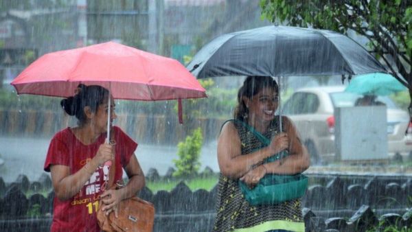 Karnataka Weather : ಬೆಂಗಳೂರು ಸೇರಿ 10ಕ್ಕೂ ಹೆಚ್ಚು ಜಿಲ್ಲೆಗಳಲ್ಲಿ ಭಾರೀ ಮಳೆ, ಯೆಲ್ಲೋ ಅಲರ್ಟ್ ಘೋಷಣೆ