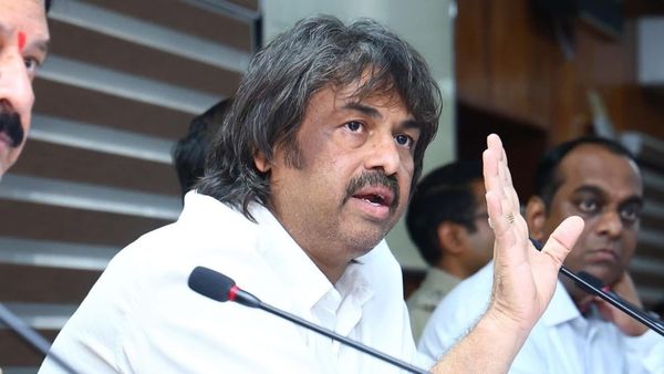 ಶಾಲೆಗಳಿಗೆ ಕೇಸರಿ ಶಾಲು ಹಾಕಿಕೊಂಡು ಬಂದ್ರೆ ಕಾನೂನು ಕ್ರಮ: ಮಧು ಬಂಗಾರಪ್ಪ
