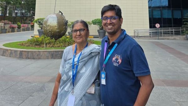 ಬೆಂಗಳೂರು: 81ರ ಅಜ್ಜಿಗೆ ಮೈಕ್ರೋಸಾಫ್ಟ್ ಆಫೀಸ್ ತೋರಿಸಿದ ಮೊಮ್ಮಗ, ಅಜ್ಜಿ ಮಾತಿಗೆ ನೆಟ್ಟಿಗರು ಭಾವುಕ