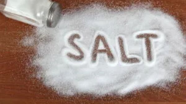 Salt Vastu Tips: ಕೇವಲ 5 ನಿಮಿಷಗಳಲ್ಲಿ ಮನೆಯ ನಕಾರಾತ್ಮಕ ಶಕ್ತಿಯನ್ನು ದೂರ ಮಾಡುವ ವಾಸ್ತು ಉಪಾಯ