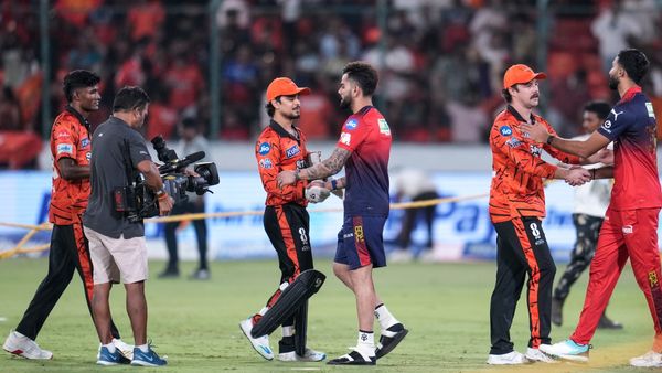 Kohli Vs Head: ಹ್ಯಾಂಡ್‌ಶೇಕ್ ಮಾಡಿದ್ರೆ ಏನಾದ್ರೂ ಕಳೆದುಕೊಳ್ತಿದ್ರಾ? ಆರ್‌ಸಿಬಿಯ ಕಿಂಗ್ ಕೊಹ್ಲಿ ನಡೆಗೆ ನೆಟ್ಟಿಗರ ತರಾಟೆ