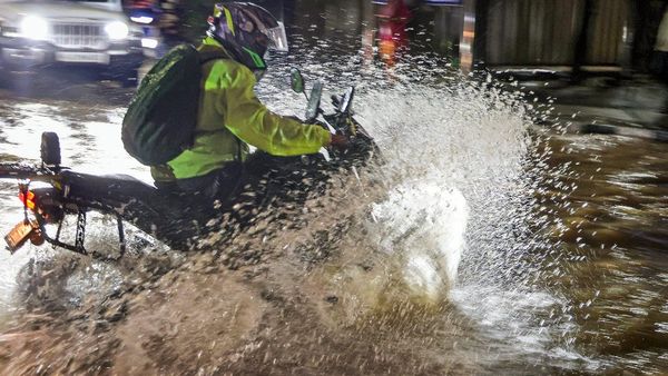 Bengaluru Rain: ಬೆಂಗಳೂರಲ್ಲಿ ಮಳೆ ನೀರಿನಿಂದ ಸಮಸ್ಯೆ: ಎರಡು ಪಾಲಿಕೆಗಳ ನಡುವೆ ಫೈಟ್!