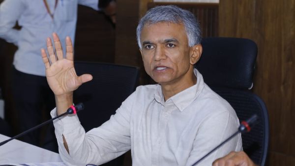 ಬೆಂಗಳೂರು ರಸ್ತೆಗಳಿಗೆ 2,000 ಕೋಟಿ ರೂ. ಬಂಪರ್: ವಾಹನ ಸವಾರರಿಗೆ ಕೃಷ್ಣ ಭೈರೇಗೌಡ ಗುಡ್‌ನ್ಯೂಸ್