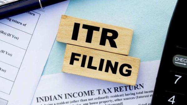 ITR Filing 2026: ಕುಟುಂಬದವರಿಂದ ಬಂದ ಉಡುಗೊರೆಗೆ ತೆರಿಗೆ ಕಟ್ಟಬೇಕೇ; ರಿಟರ್ನ್ಸ್‌ನಲ್ಲಿ ದಾಖಲಿಸುವುದು ಹೇಗೆ?
