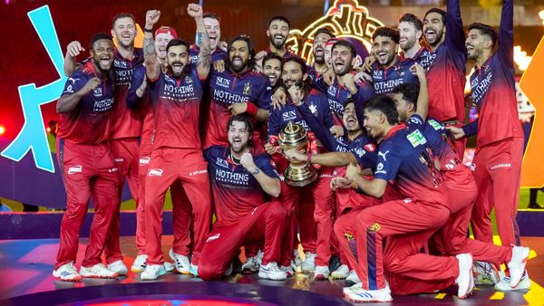 RCB: ಮೈದಾನದಲ್ಲೇ ಅಂಪೈರ್ ಮೇಲೆ ದಾಳಿ: ಆರ್‌ಸಿಬಿಯ ಸ್ಟಾರ್ ಆಟಗಾರ ಐಪಿಎಲ್‌ನಿಂದ ಬ್ಯಾನ್