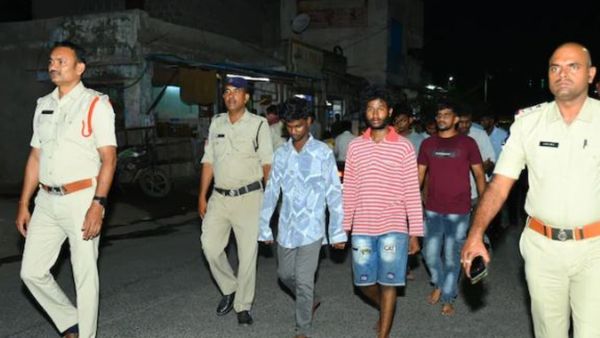 ಆಂಧ್ರದ ಕರ್ನೂಲ್‌ನಲ್ಲಿ ಮಿತಿ ಮೀರಿದ ಆರ್‌ಸಿಬಿ ಗೆಲುವಿನ ಸಂಭ್ರಮಾಚರಣೆ; ಬಿಸಿ ಮುಟ್ಟಿಸಿದ ಪೊಲೀಸರು