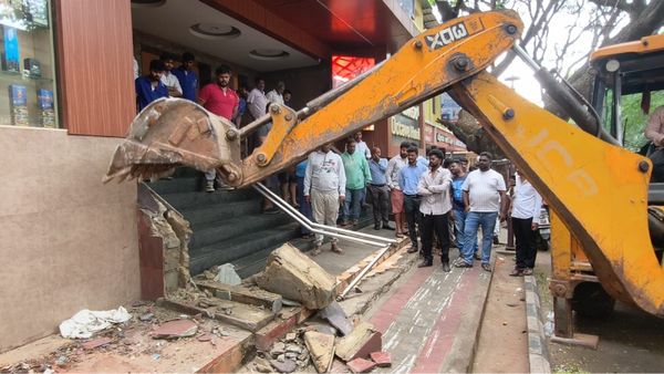 ಪಾದಚಾರಿ ನಡಿಗೆಗೆ ಅಡ್ಡಿಪಡಿಸುವವರ ವಿರುದ್ಧ ಕಠಿಣ ಕ್ರಮ: ಬೆಂಗಳೂರು ಆಡಳಿತ ಎಚ್ಚರಿಕೆ