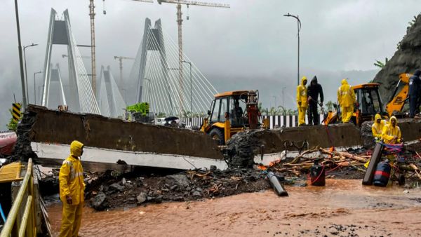 Expressway: ಒಂದೇ ಮಳೆಗೆ ಹೊಳೆಯಲ್ಲಿ ಹುಣಸೆಹಣ್ಣು ತೊಳೆದಂತೆ ಆಯ್ತು 7000 ಕೋಟಿ ರೂ. ಯೋಜನೆ !