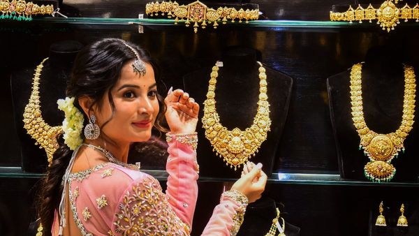 Gold Price Today: ಗ್ರಾಹಕರಿಗೆ ಬಿಗ್ ಶಾಕ್; ಚಿನ್ನದ ಜೊತೆ ಬೆಳ್ಳಿ, ಪ್ಲಾಟಿನಂ ದರವೂ ದಿಢೀರ್ ಗಗನಕ್ಕೆ